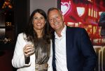 Amsterdam 1 juni 2025
Rene Froger krijgt na de laatste toppers in concert een koninklijke onderscheiding in de Johan Cruyff arena . Barbara de Reijke en Arthur van Dijk