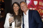 Amsterdam 1 juni 2025
Rene Froger krijgt na de laatste toppers in concert een koninklijke onderscheiding in de Johan Cruyff arena . Barbara de Reijke en Arthur van Dijk