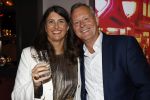 Amsterdam 1 juni 2025
Rene Froger krijgt na de laatste toppers in concert een koninklijke onderscheiding in de Johan Cruyff arena . Barbara de Reijke en Arthur van Dijk