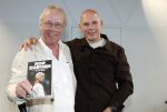 Utrecht 7 mei 2025
Boekpresentatie Jan v Halst bij Louwman exclusive . Jan v Halst reikte het eerste boek uit aan zijn leraar van vroeger Jack Spijkerman