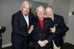 Renkum 21 april 2025
Ronnie Tober 80 jaar . Hij geeft feest in restaurant Campman in Renkum . Zijn partner Jan Jochems is natuurlijk aanwezig . Burgemeester van Den Haag Jan v Zanen reikt de eerste cd uit. Jan v Zanen kwam met zijn partner Simone Richardson