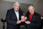 Renkum 21 april 2025
Ronnie Tober 80 jaar . Hij geeft feest in restaurant Campman in Renkum . Zijn partner Jan Jochems is natuurlijk aanwezig . Burgemeester van Den Haag Jan v Zanen reikt de eerste cd uit. Jan v Zanen kwam met zijn partner Simone Richardson