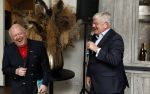 Renkum 21 april 2025
Ronnie Tober 80 jaar . Hij geeft feest in restaurant Campman in Renkum . Zijn partner Jan Jochems is natuurlijk aanwezig . Burgemeester van Den Haag Jan v Zanen reikt de eerste cd uit. Jan v Zanen kwam met zijn partner Simone Richardson