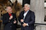 Renkum 21 april 2025
Ronnie Tober 80 jaar . Hij geeft feest in restaurant Campman in Renkum . Zijn partner Jan Jochems is natuurlijk aanwezig . Burgemeester van Den Haag Jan v Zanen reikt de eerste cd uit. Jan v Zanen kwam met zijn partner Simone Richardson