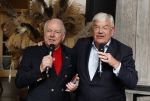 Renkum 21 april 2025
Ronnie Tober 80 jaar . Hij geeft feest in restaurant Campman in Renkum . Zijn partner Jan Jochems is natuurlijk aanwezig . Burgemeester van Den Haag Jan v Zanen reikt de eerste cd uit. Jan v Zanen kwam met zijn partner Simone Richardson