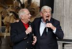Renkum 21 april 2025
Ronnie Tober 80 jaar . Hij geeft feest in restaurant Campman in Renkum . Zijn partner Jan Jochems is natuurlijk aanwezig . Burgemeester van Den Haag Jan v Zanen reikt de eerste cd uit. Jan v Zanen kwam met zijn partner Simone Richardson