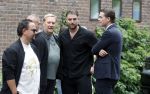 Zwolle 2 mei 2025
Vandaag is het afscheid van Jonnie Boer . er rijden 40 harley davidsons voor de kist van Jonnie Boer die op een zijspan staat.. Aanwezig zijn vrouw Therese Boer Dochter Isabelle en zoon Jimmie . Verder aanwezig Oos Kesbeke (met vrouw ) Rene Froger en Natasja Froger alsmede Astrid Joosten met haar man Rob Peters. Voor de Librije liggen heel veel bloemen
