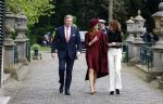 Voorschoten 16 april 2025
Dag twee van het bstaatsbezoek van Nederland en Oman. Er is een lunch op kasteel Duivenvoorde waarbij oa aanwezig zijn , Koning Willem Alexander Koningin Maxima de Sultan van Oman en minister president Dick Schoof . Sophie Hermans