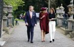 Voorschoten 16 april 2025
Dag twee van het bstaatsbezoek van Nederland en Oman. Er is een lunch op kasteel Duivenvoorde waarbij oa aanwezig zijn , Koning Willem Alexander Koningin Maxima de Sultan van Oman en minister president Dick Schoof . Sophie Hermans