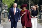 Voorschoten 16 april 2025
Dag twee van het bstaatsbezoek van Nederland en Oman. Er is een lunch op kasteel Duivenvoorde waarbij oa aanwezig zijn , Koning Willem Alexander Koningin Maxima de Sultan van Oman en minister president Dick Schoof . Sophie Hermans