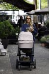 Amsterdam 21 mei 2025
Laura Klaassen (vrouw Davy Klaassen) achter de kinderwagen in Amsterdam zuid