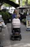 Amsterdam 21 mei 2025
Laura Klaassen (vrouw Davy Klaassen) achter de kinderwagen in Amsterdam zuid