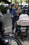 Amsterdam 21 mei 2025
Laura Klaassen (vrouw Davy Klaassen) achter de kinderwagen in Amsterdam zuid