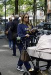 Amsterdam 21 mei 2025
Laura Klaassen (vrouw Davy Klaassen) achter de kinderwagen in Amsterdam zuid