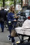 Amsterdam 21 mei 2025
Laura Klaassen (vrouw Davy Klaassen) achter de kinderwagen in Amsterdam zuid