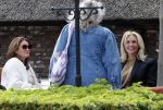 Blaricum 21 mei 2025
Leontine Ruiters op terras in Blaricum
