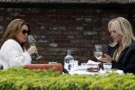 Blaricum 21 mei 2025
Leontine Ruiters op terras in Blaricum