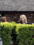Blaricum 21 mei 2025
Leontine Ruiters op terras in Blaricum