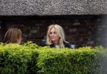 Blaricum 21 mei 2025
Leontine Ruiters op terras in Blaricum
