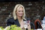 Blaricum 21 mei 2025
Leontine Ruiters op terras in Blaricum
