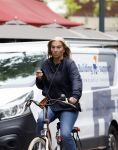 Amsterdam 7 mei 2025
Liesbeth v Basten op de fiets in Amsterdam zuid