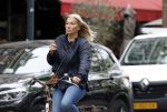 Amsterdam 7 mei 2025
Liesbeth v Basten op de fiets in Amsterdam zuid