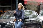Amsterdam 7 mei 2025
Liesbeth v Basten op de fiets in Amsterdam zuid