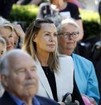 Amsterdam 20 mei 2025
Prinses Beatrix opent Art Zuid in Amsterdam zuid. Prinses Beatrix loopt met 2 wandelstokken . Micky Hoogendijk