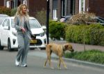 Wilnis 25 mei 2025
Andre Hazes gaat sporten en daarna komt Monique Westenberg met zoon Andre Hazes jr de hond brengen bij zijn huis .
Andre en Monique geven elkaar een knuffel .