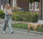 Wilnis 25 mei 2025
Andre Hazes gaat sporten en daarna komt Monique Westenberg met zoon Andre Hazes jr de hond brengen bij zijn huis .
Andre en Monique geven elkaar een knuffel .