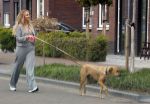 Wilnis 25 mei 2025
Andre Hazes gaat sporten en daarna komt Monique Westenberg met zoon Andre Hazes jr de hond brengen bij zijn huis .
Andre en Monique geven elkaar een knuffel .