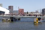 Rotterdam 15 mei 2025
Koningin MÃ¡xima opent Fenix, het kunstmuseum over migratie in Rotterdam. Het museum is gevestigd in een gerestaureerde monumentale loods uit 1923 die staat op de kade van vertrek en aankomst, de plek waar miljoenen mensen een nieuw leven zijn begonnen.