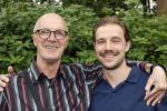 Renkum 21 april 2025
Ronnie Tober 80 jaar . Hij geeft feest in restaurant Campman in Renkum . Zijn partner Jan Jochems is natuurlijk aanwezig . Pedro v Raamsdonk met zijn zoon zanger Kay v Raamsdonk