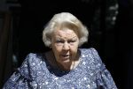 Amsterdam 20 mei 2025
Prinses Beatrix opent Art Zuid in Amsterdam zuid. Prinses Beatrix loopt met 2 wandelstokken .