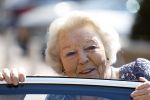 Amsterdam 20 mei 2025
Prinses Beatrix opent Art Zuid in Amsterdam zuid. Prinses Beatrix loopt met 2 wandelstokken .