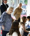 Amsterdam 20 mei 2025
Prinses Beatrix opent Art Zuid in Amsterdam zuid. Prinses Beatrix loopt met 2 wandelstokken .