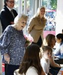 Amsterdam 20 mei 2025
Prinses Beatrix opent Art Zuid in Amsterdam zuid. Prinses Beatrix loopt met 2 wandelstokken .