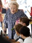 Amsterdam 20 mei 2025
Prinses Beatrix opent Art Zuid in Amsterdam zuid. Prinses Beatrix loopt met 2 wandelstokken .