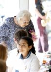Amsterdam 20 mei 2025
Prinses Beatrix opent Art Zuid in Amsterdam zuid. Prinses Beatrix loopt met 2 wandelstokken .
