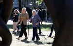 Amsterdam 20 mei 2025
Prinses Beatrix opent Art Zuid in Amsterdam zuid. Prinses Beatrix loopt met 2 wandelstokken .