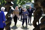 Amsterdam 20 mei 2025
Prinses Beatrix opent Art Zuid in Amsterdam zuid. Prinses Beatrix loopt met 2 wandelstokken .