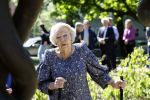 Amsterdam 20 mei 2025
Prinses Beatrix opent Art Zuid in Amsterdam zuid. Prinses Beatrix loopt met 2 wandelstokken .