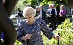 Amsterdam 20 mei 2025
Prinses Beatrix opent Art Zuid in Amsterdam zuid. Prinses Beatrix loopt met 2 wandelstokken .