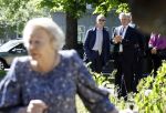 Amsterdam 20 mei 2025
Prinses Beatrix opent Art Zuid in Amsterdam zuid. Prinses Beatrix loopt met 2 wandelstokken .