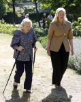 Amsterdam 20 mei 2025
Prinses Beatrix opent Art Zuid in Amsterdam zuid. Prinses Beatrix loopt met 2 wandelstokken .