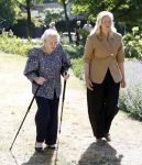 Amsterdam 20 mei 2025
Prinses Beatrix opent Art Zuid in Amsterdam zuid. Prinses Beatrix loopt met 2 wandelstokken .