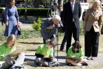 Amsterdam 20 mei 2025
Prinses Beatrix opent Art Zuid in Amsterdam zuid. Prinses Beatrix loopt met 2 wandelstokken .