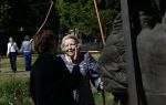 Amsterdam 20 mei 2025
Prinses Beatrix opent Art Zuid in Amsterdam zuid. Prinses Beatrix loopt met 2 wandelstokken .