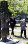 Amsterdam 20 mei 2025
Prinses Beatrix opent Art Zuid in Amsterdam zuid. Prinses Beatrix loopt met 2 wandelstokken .