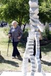 Amsterdam 20 mei 2025
Prinses Beatrix opent Art Zuid in Amsterdam zuid. Prinses Beatrix loopt met 2 wandelstokken .